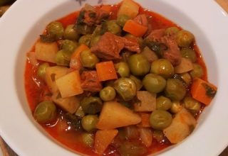Have you ever tried recipe of peas with tomatoes?